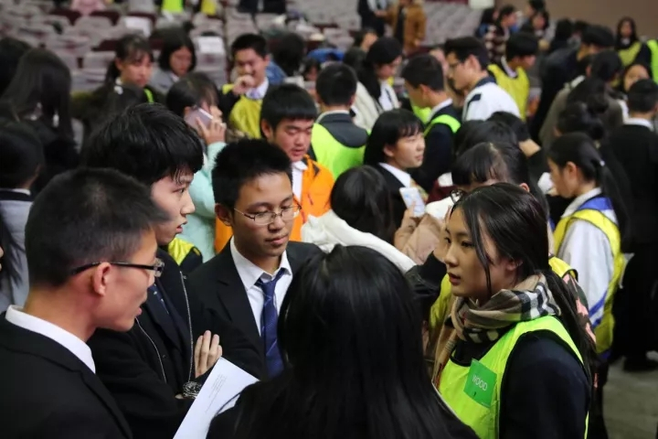 四省市高中生代表聚成都，争霸未来商业精英_招生信息